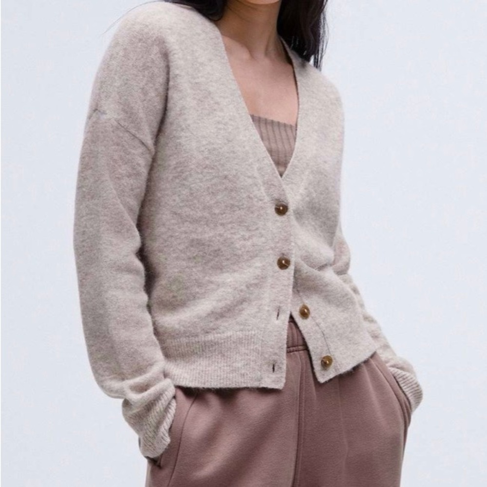NWT Lululemon Womens Alpaca Wool-Blend Cardigan Sweater in Heathered Crepe in M